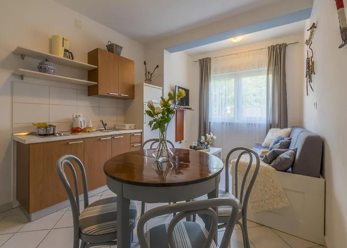 Rabbit 아파트 크리크베니카